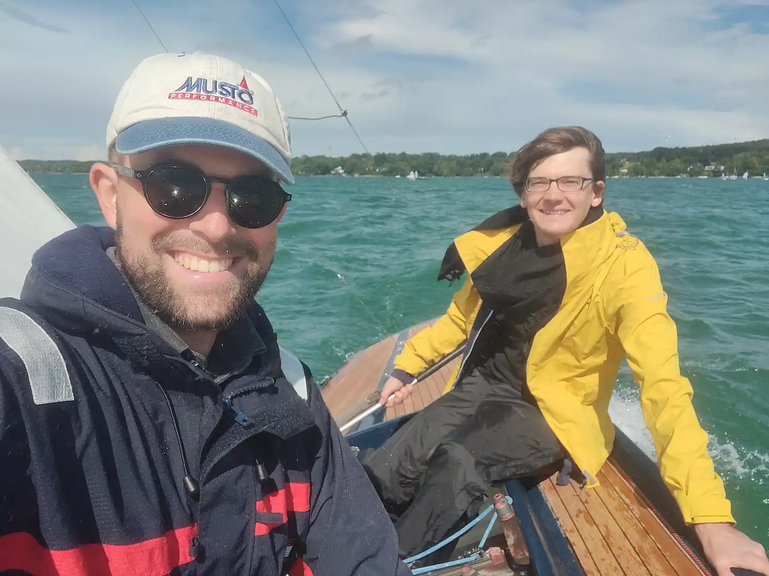 Moritz an Bord beim Eigner-Training auf dem Starnberger See
